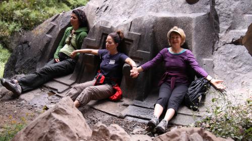 Inka cave near Ollantaytambu, stone seat with group retreat
